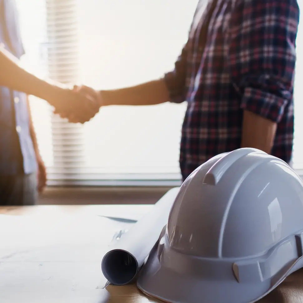 As temperatures drop and the days grow shorter, fall often becomes one of the busiest seasons for residential builders and contractors. Homeowners are eager to complete projects before winter weather arrives, and many want everything wrapped up before the holidays. While this seasonal rush can create valuable opportunities, it also brings challenges when it comes to managing client expectations.